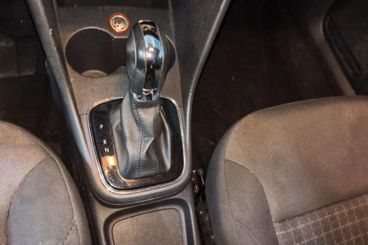 Used Volkswagen Polo 2016 1.6L Automatic Comfort Model Gear Lever