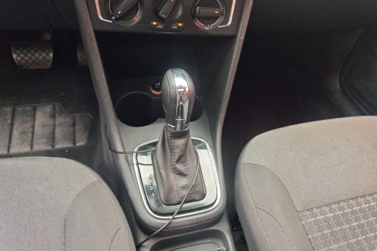Used Volkswagen Polo 2016 1.6L Automatic Comfort Model Gear Lever