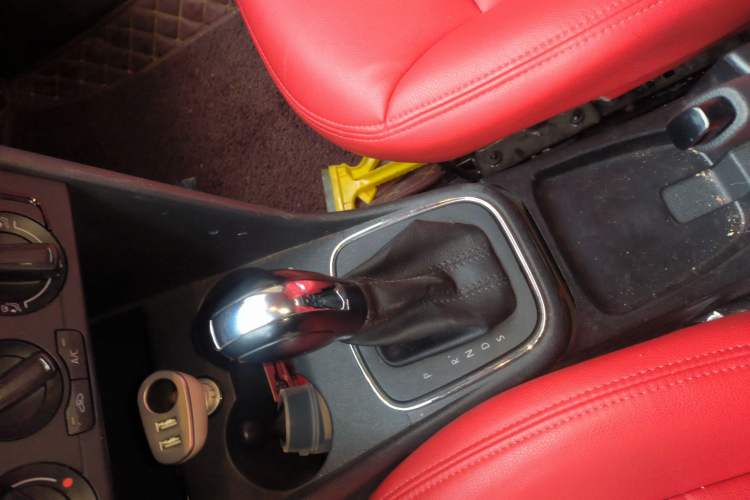 Used Volkswagen Polo 2016 1.4L Automatic Trendy Model Gear Lever