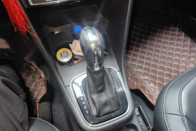 Used Volkswagen Polo 2016 1.6L Automatic Luxury Model Gear Lever