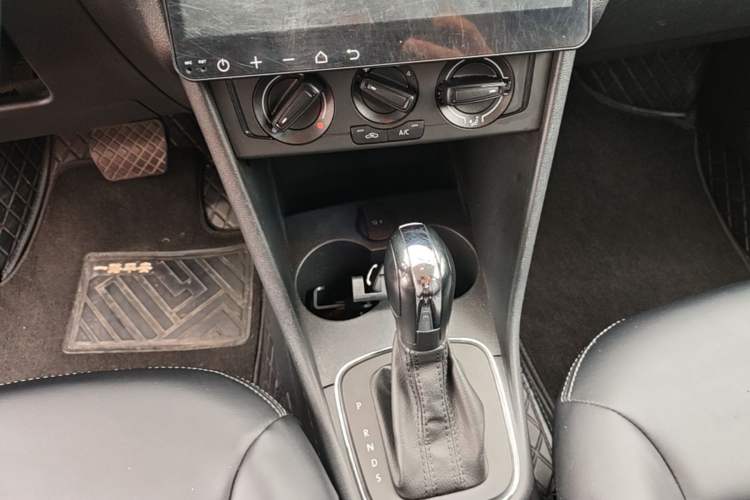 Used Volkswagen Polo 2016 1.4L Automatic Trendy Model Gear Lever