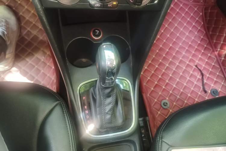 Used Volkswagen Polo 2016 1.6L Automatic Comfort Model Gear Lever