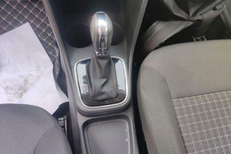 Used Volkswagen Polo 2016 1.6L Automatic Comfort Model Gear Lever