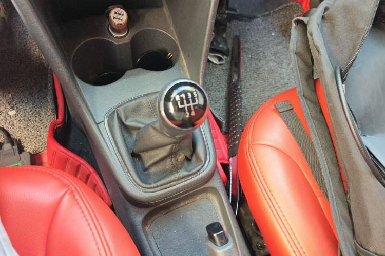 Used Volkswagen Polo 2016 1.4L Manual Fashion Model Gear Lever