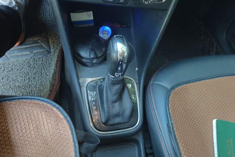Used Volkswagen Polo 2016 1.6L Automatic Comfort Model Gear Lever