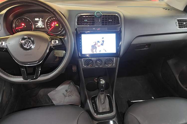 Used Volkswagen Polo 2016 1.6L Automatic Comfort Model Gear Lever