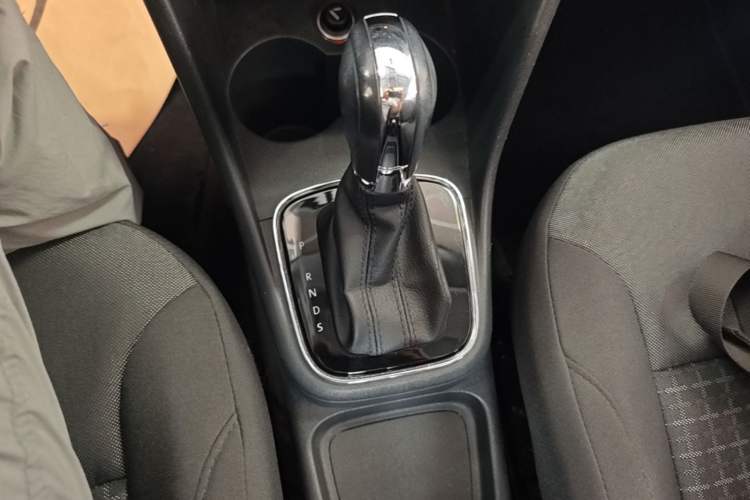 Used Volkswagen Polo 2016 1.6L Automatic Comfort Model Gear Lever