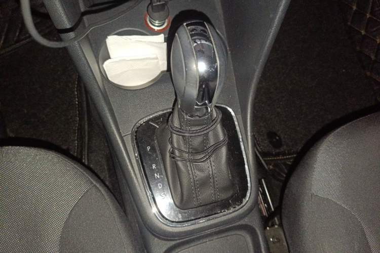 Used Volkswagen Polo 2016 1.6L Automatic Comfort Model Gear Lever