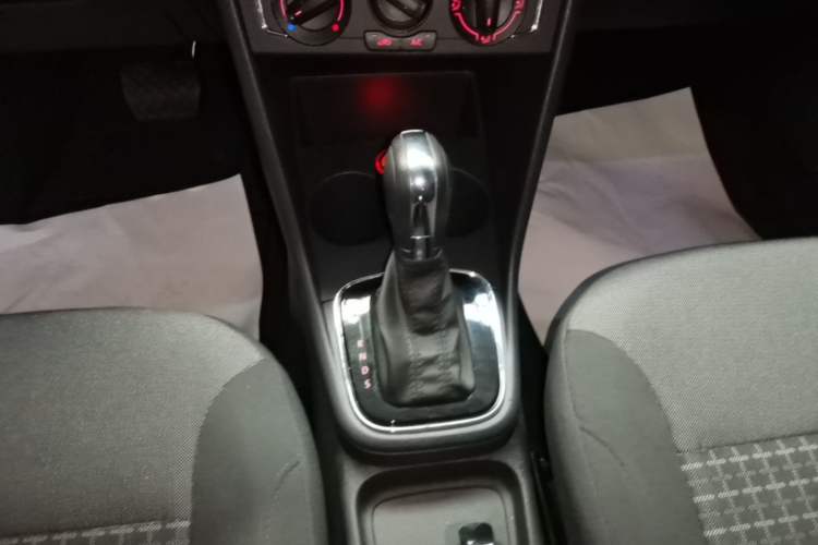 Used Volkswagen Polo 2016 1.6L Automatic Comfort Model Gear Lever