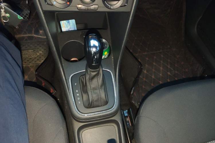 Used Volkswagen Polo 2016 1.4L Automatic Trendy Model Gear Lever