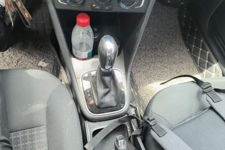 Used Volkswagen Polo 2016 1.6L Automatic Comfort Model Gear Lever