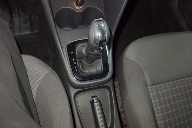 Used Volkswagen Polo 2016 1.6L Automatic Comfort Model Gear Lever