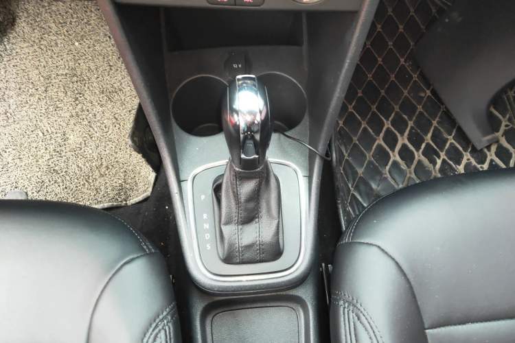Used Volkswagen Polo 2016 1.4L Automatic Trendy Model Gear Lever