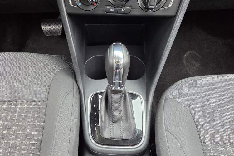 Used Volkswagen Polo 2016 1.6L Automatic Comfort Model Gear Lever