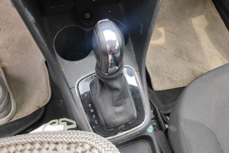 Used Volkswagen Polo 2016 1.6L Automatic Comfort Model Gear Lever