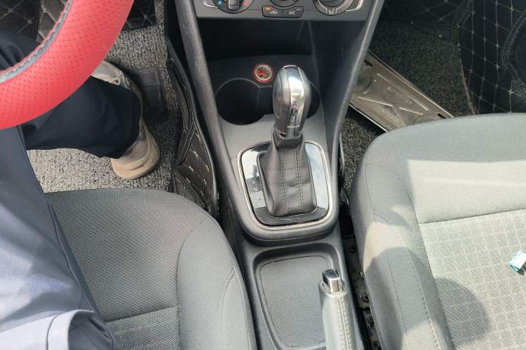 Used Volkswagen Polo 2016 1.6L Automatic Comfort Model Gear Lever