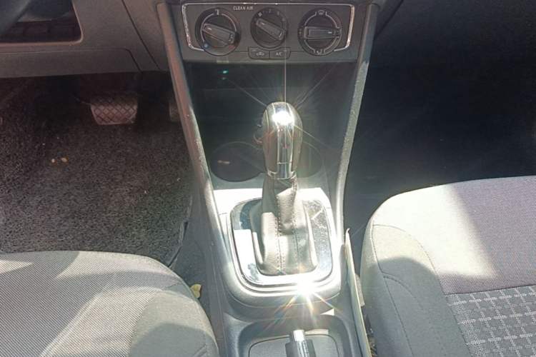 Used Volkswagen Polo 2016 1.6L Automatic Comfort Model Gear Lever