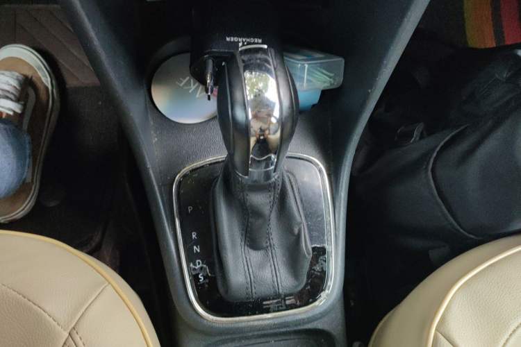 Used Volkswagen Polo 2016 1.6L Automatic Comfort Model Gear Lever