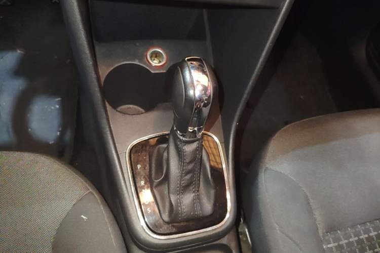 Used Volkswagen Polo 2016 1.6L Automatic Comfort Model Gear Lever
