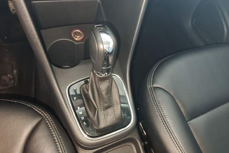 Used Volkswagen Polo 2016 1.6L Automatic Comfort Model Gear Lever
