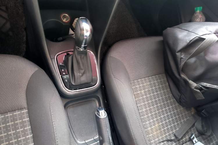 Used Volkswagen Polo 2016 1.6L Automatic Comfort Model Gear Lever