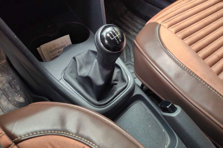 Used Volkswagen Polo 2016 1.4L Manual Fashion Model Gear Lever