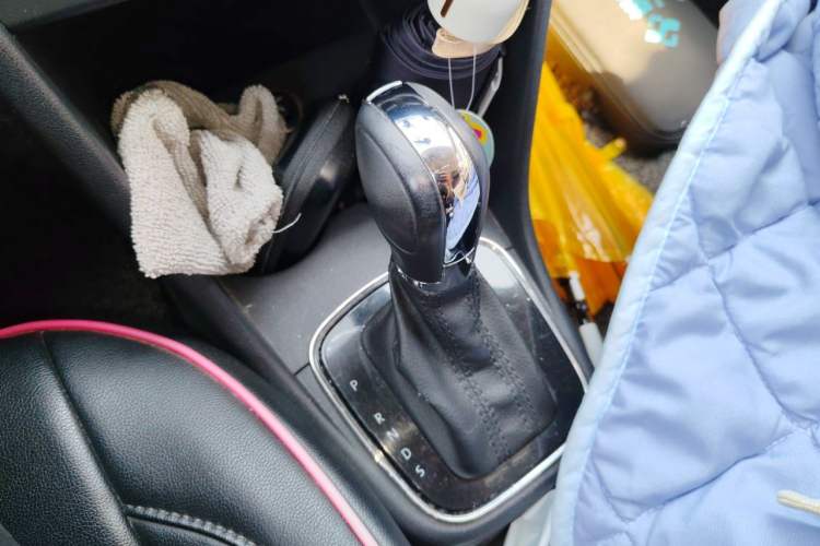 Used Volkswagen Polo 2016 1.6L Automatic Comfort Model Gear Lever