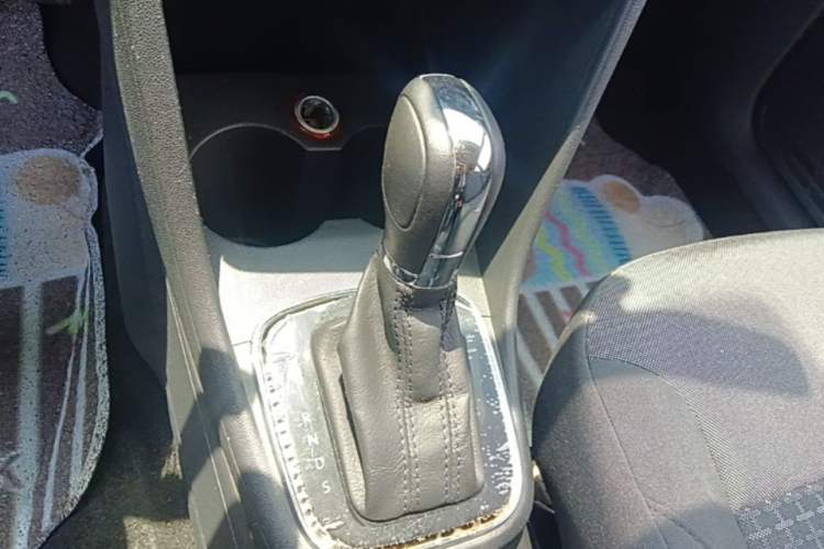 Used Volkswagen Polo 2016 1.6L Automatic Comfort Model Gear Lever