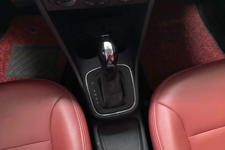 Used Volkswagen Polo 2016 1.4L Automatic Trendy Model Gear Lever