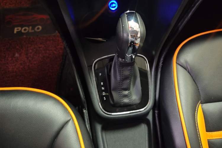 Used Volkswagen Polo 2016 1.6L Automatic Comfort Model Gear Lever