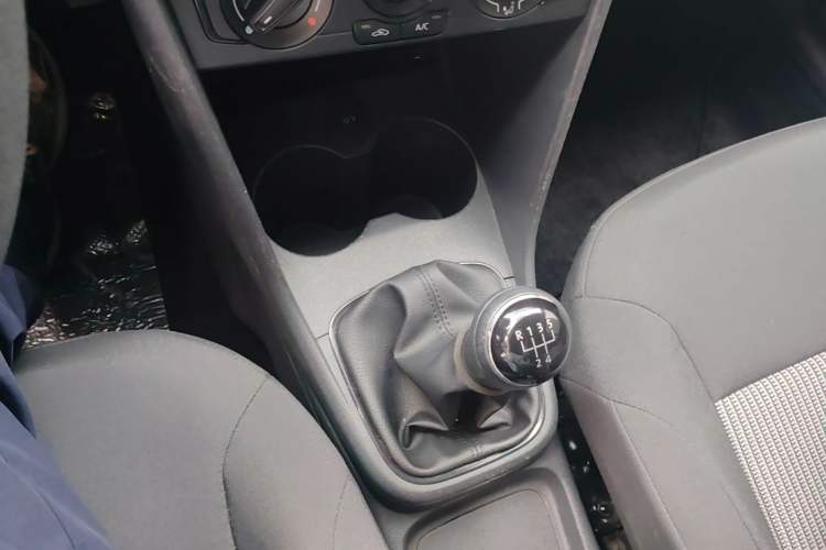 Used Volkswagen Polo 2016 1.4L Manual Fashion Model Gear Lever
