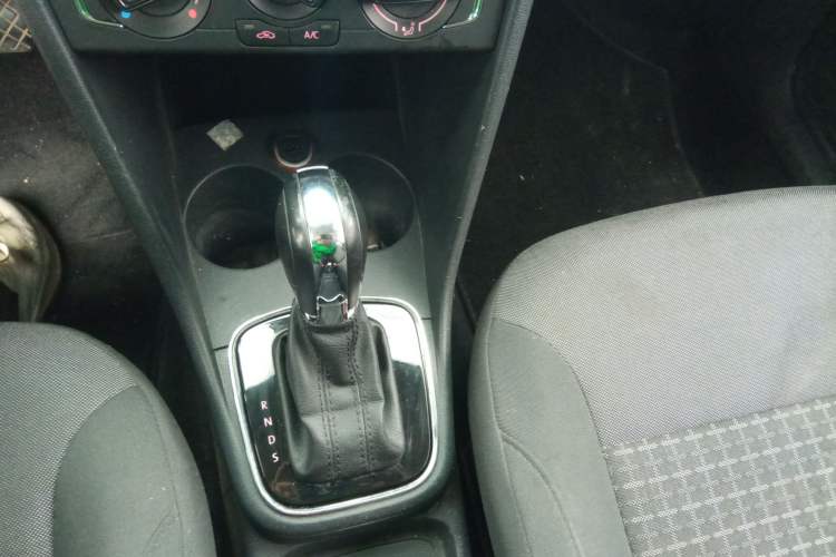 Used Volkswagen Polo 2016 1.6L Automatic Comfort Model Gear Lever