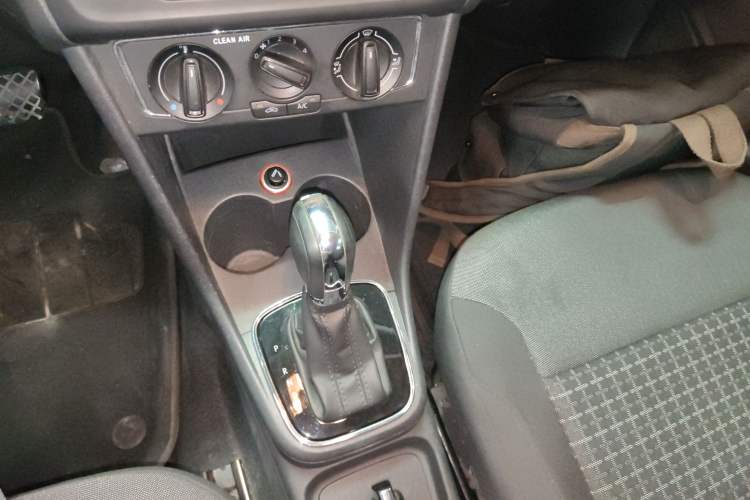 Used Volkswagen Polo 2016 1.6L Automatic Comfort Model Gear Lever