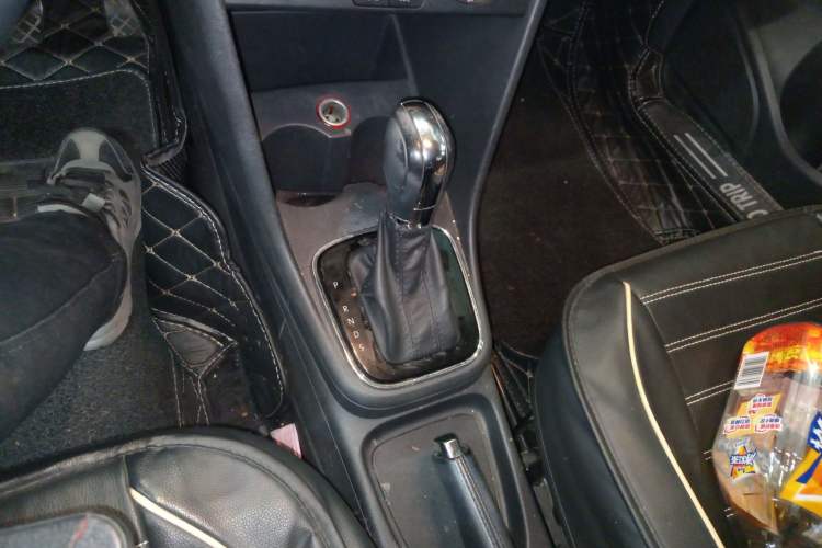 Used Volkswagen Polo 2016 1.6L Automatic Comfort Model Gear Lever