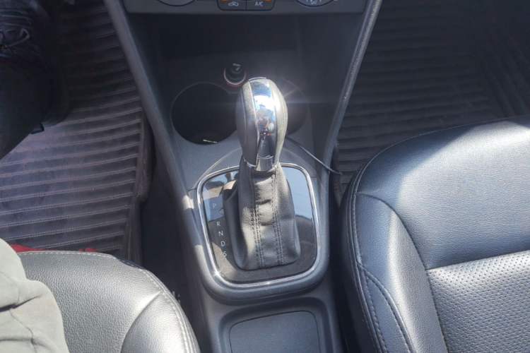 Used Volkswagen Polo 2016 1.6L Automatic Comfort Model Gear Lever