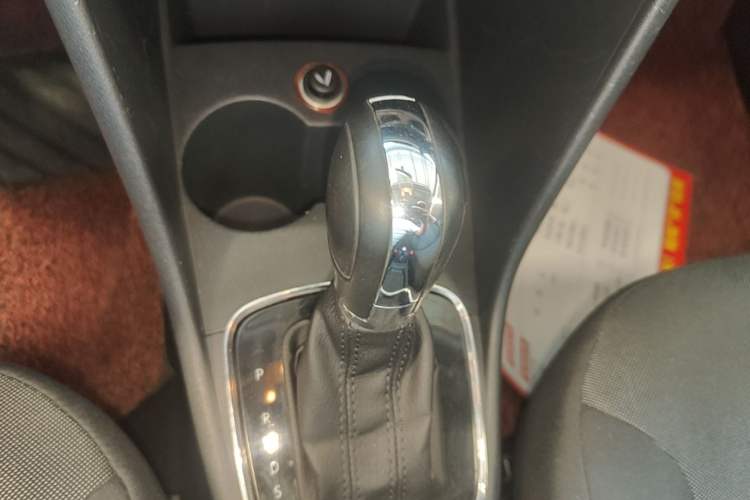 Used Volkswagen Polo 2016 1.6L Automatic Comfort Model Gear Lever