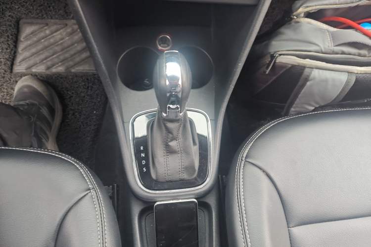 Used Volkswagen Polo 2016 1.6L Automatic Comfort Model Gear Lever