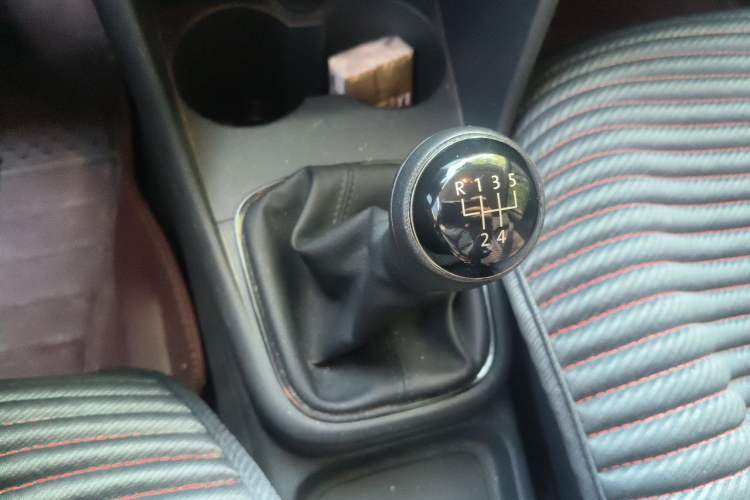 Used Volkswagen Polo 2016 1.4L Manual Fashion Model Gear Lever