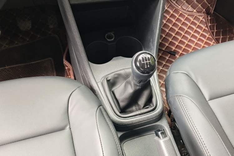 Used Volkswagen Polo 2016 1.4L Manual Fashion Model Gear Lever