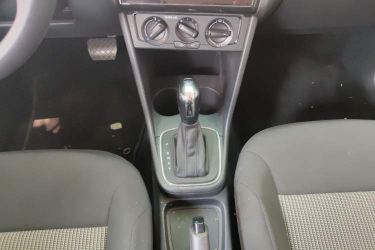 Used Volkswagen Polo 2016 1.4L Automatic Trendy Model Gear Lever