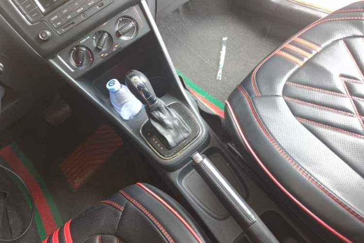 Used Volkswagen Polo 2016 1.6L Automatic Comfort Model Gear Lever