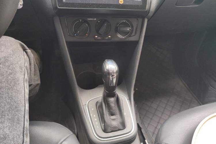 Used Volkswagen Polo 2016 1.4L Automatic Trendy Model Gear Lever