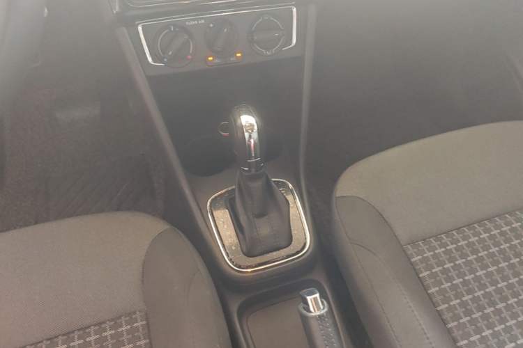 Used Volkswagen Polo 2016 1.6L Automatic Comfort Model Gear Lever