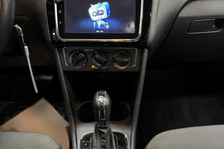 Used Volkswagen Polo 2016 1.6L Automatic Comfort Model Gear Lever
