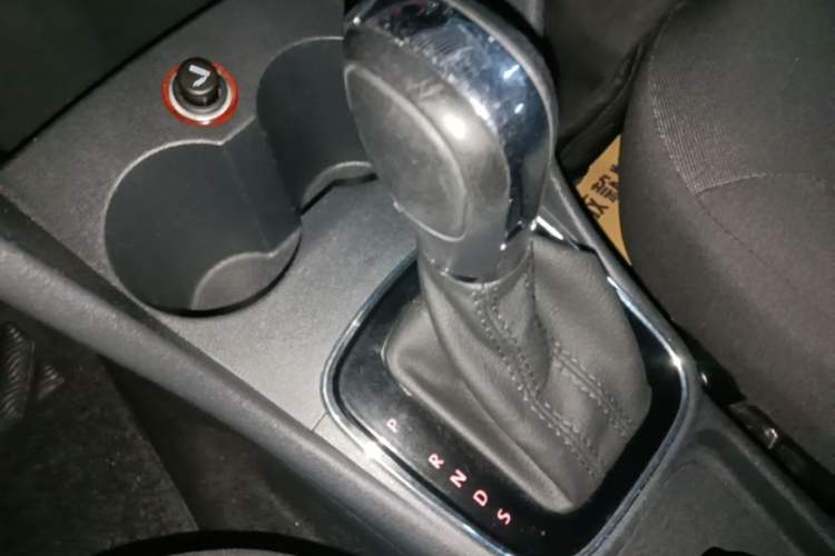 Used Volkswagen Polo 2016 1.6L Automatic Comfort Model Gear Lever