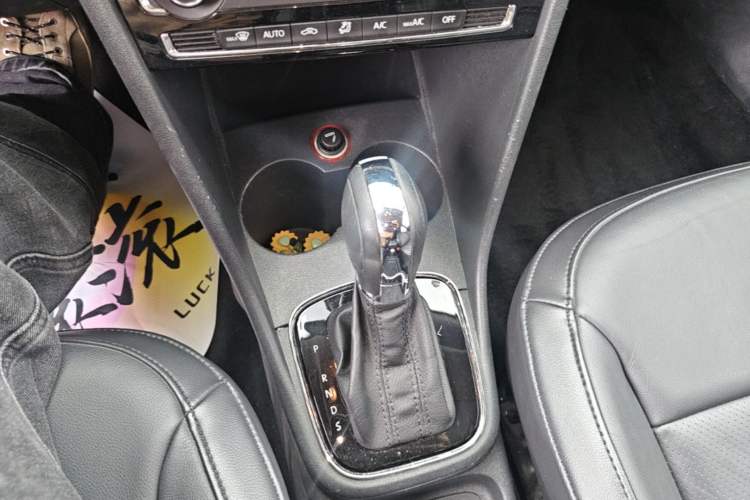 Used Volkswagen Polo 2016 1.6L Automatic Luxury Model Gear Lever