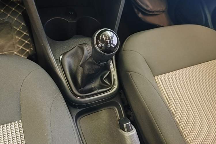 Used Volkswagen Polo 2016 1.4L Manual Fashion Model Gear Lever