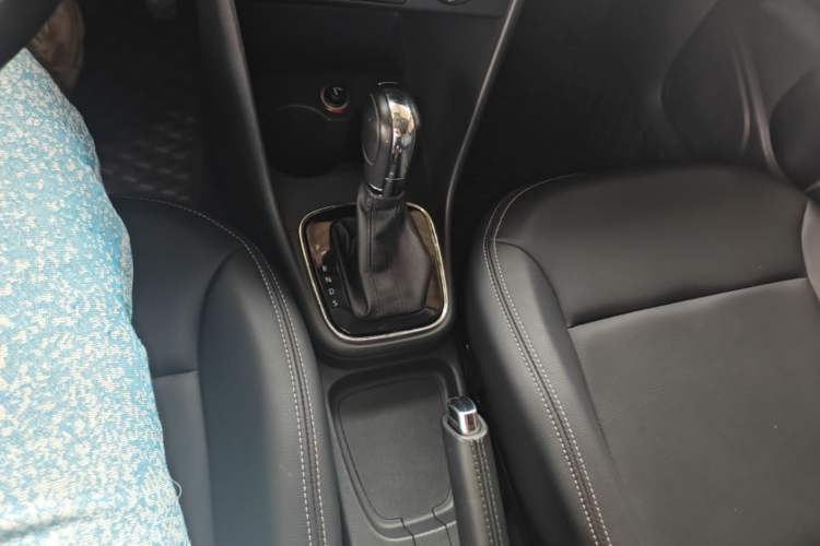 Used Volkswagen Polo 2016 1.6L Automatic Comfort Model Gear Lever