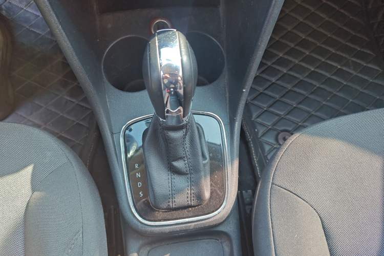 Used Volkswagen Polo 2016 1.6L Automatic Comfort Model Gear Lever