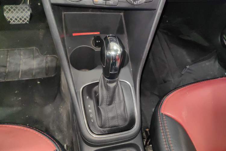 Used Volkswagen Polo 2016 1.4L Automatic Trendy Model Gear Lever